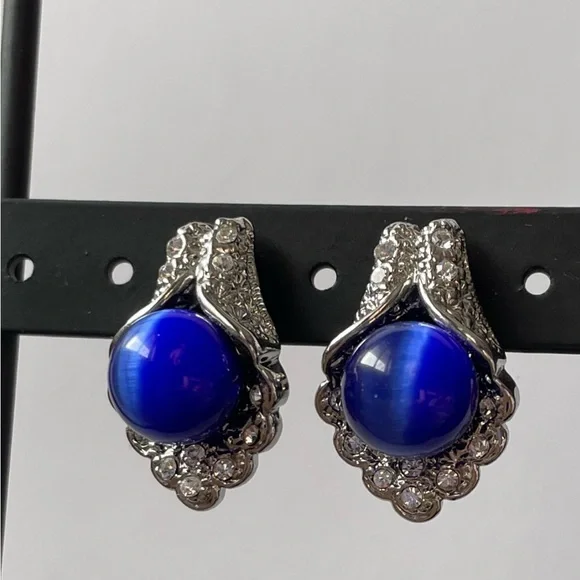 Vintage Elegant Blue Cabochon stone Silver Earrings. - Picture 2 of 4